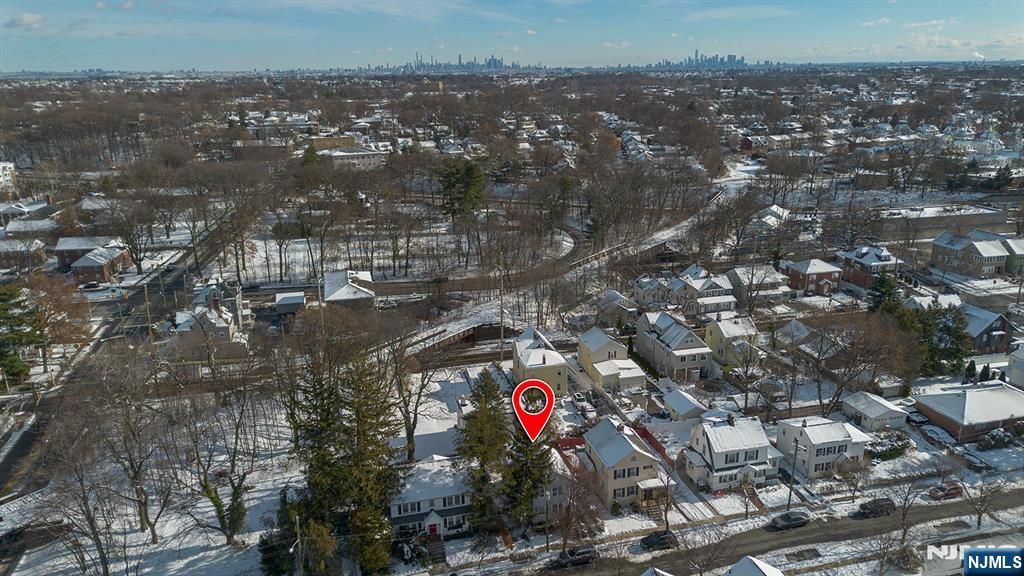 Photo of 33 Oak Street, Bloomfield, NJ 07003 (MLS # 25043465)