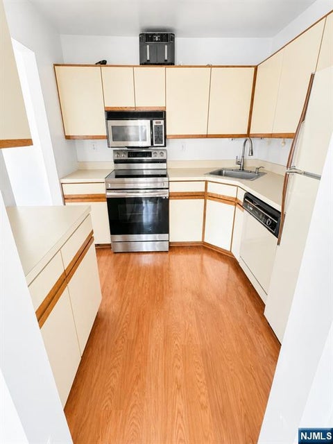 Photo of 112 Sherwood AVE #5, Paterson, NJ 07502 (MLS # 26030211)
