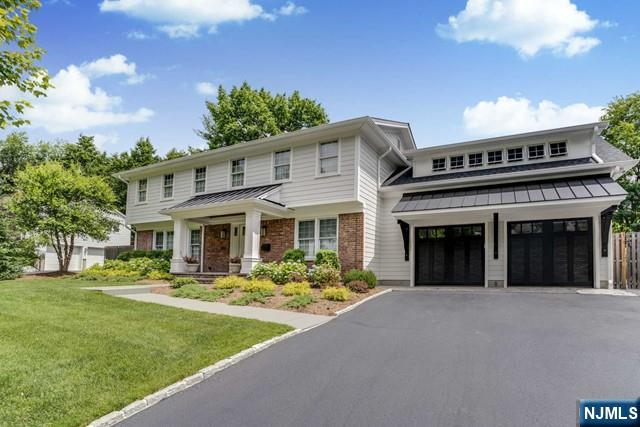 490 Salem Street, Paramus, New Jersey - 4 Bedrooms  
4 Bathrooms  
11 Rooms - 