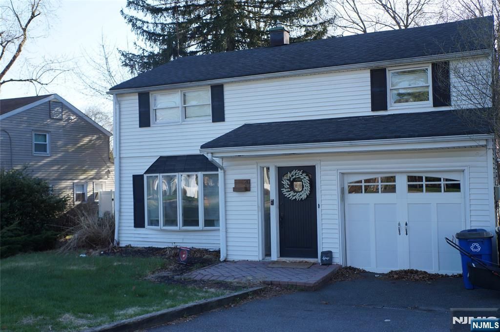 Photo of 20 W Saddle River Road, Waldwick, NJ 07463 (MLS # 25037310)
