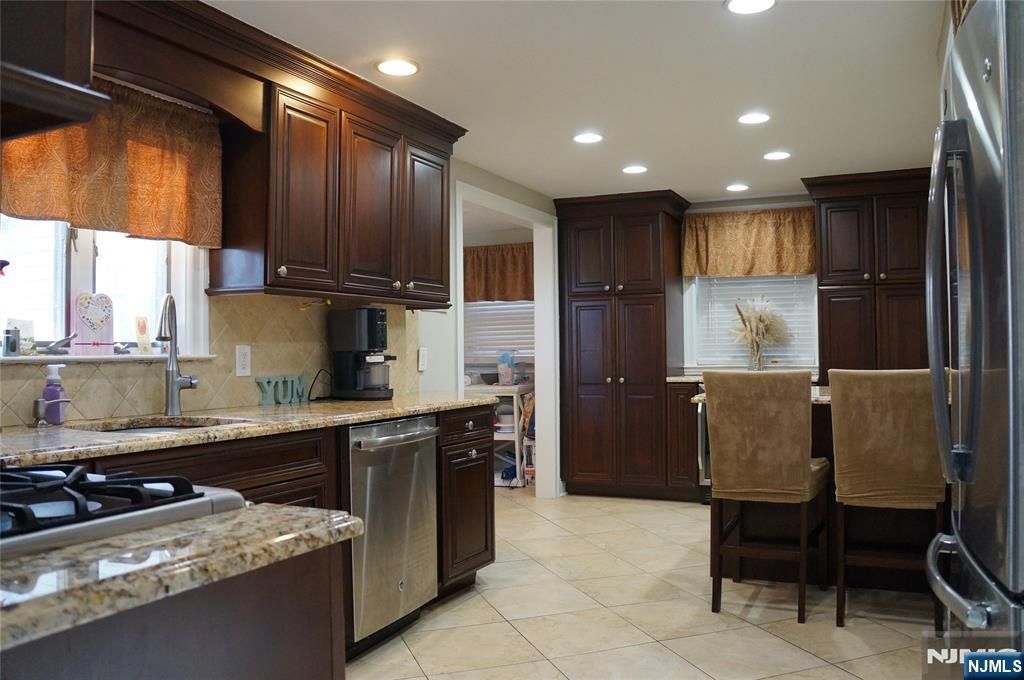 Photo of 20 W Saddle River Road, Waldwick, NJ 07463 (MLS # 25037310)