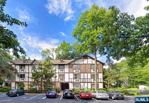 Photo of 1412 Faulkner Ct, Mahwah, NJ 07430 (MLS # 26007671)