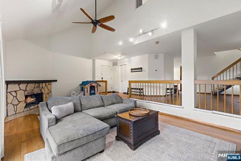556 Sanderling Court, Secaucus, NJ 07094 - MLS#: 25011143