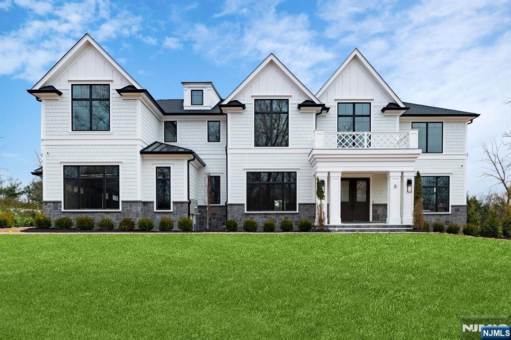 8 Orchard, Upper Saddle River, New Jersey - 7 Bedrooms  
8 Bathrooms  
26 Rooms - 