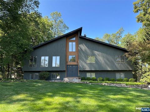 26 Daniel Court Woodcliff Lake NJ 07677