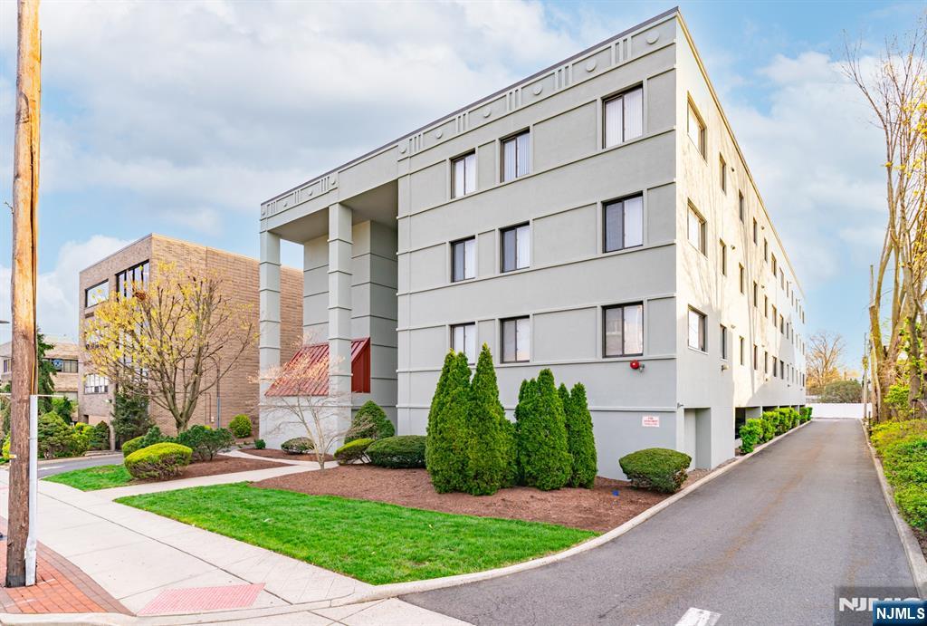 200 Paterson Avenue 1A