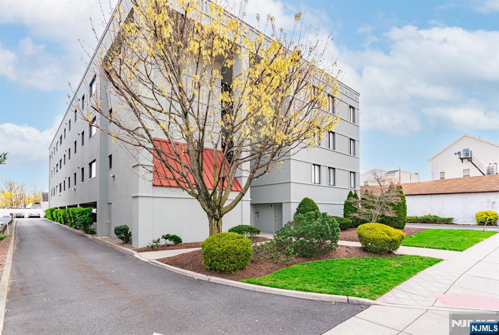 200 Paterson Avenue 1A