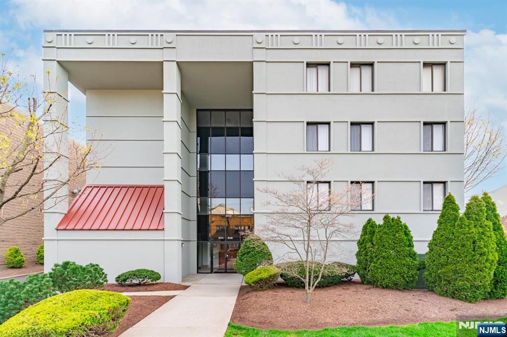 200 Paterson Avenue 1A