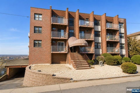 Photo of 201 12th Street #18, Palisades Park, NJ 07650 (MLS # 26033114)