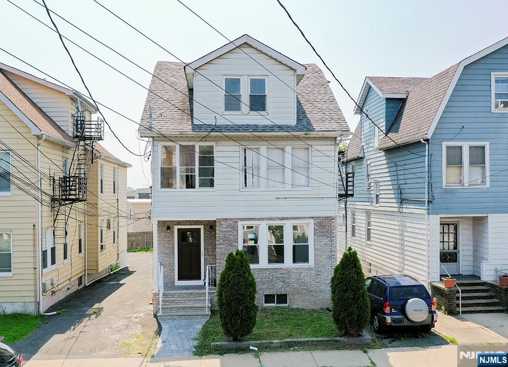 Rental Property at 41 Grove St, Bloomfield, New Jersey - Bedrooms: 3 
Bathrooms: 1 
Rooms: 5  - $2,500 MO.