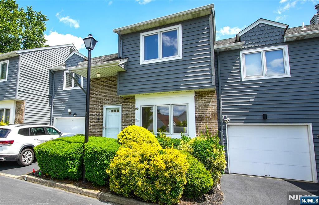 Property for Sale at 821 Creek Court, Fair Lawn, New Jersey - Bedrooms: 2 
Bathrooms: 3  - $599,000