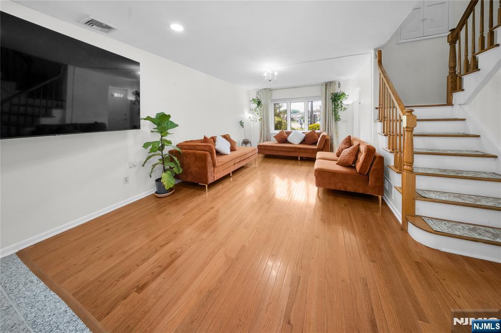 8-21 Creek Court