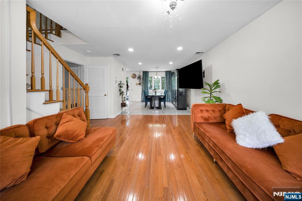 8-21 Creek Court