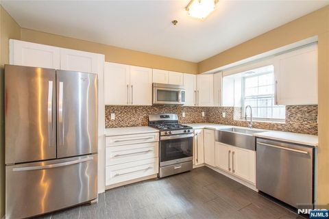 Photo of 279 Orange St #1, Newark, NJ 07103 (MLS # 26010163)