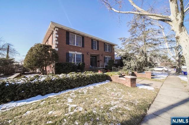 830 Elizabeth Street 2
