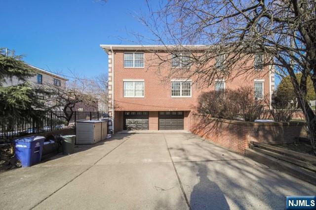 830 Elizabeth Street 2