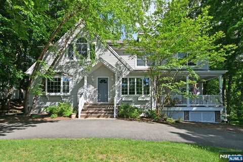 Photo of 50 Midland Avenue, Wyckoff, NJ 07481 (MLS # 26020033)