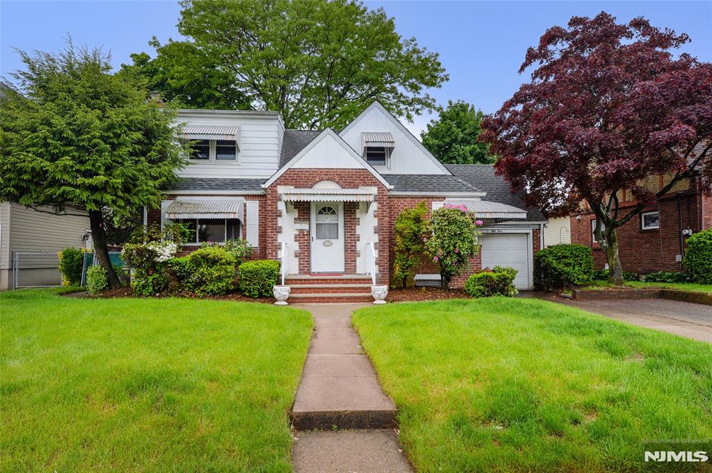 Property for Sale at 54 W Amsterdam Avenue, Fair Lawn, New Jersey - Bedrooms: 3 
Bathrooms: 3 
Rooms: 5  - $629,000