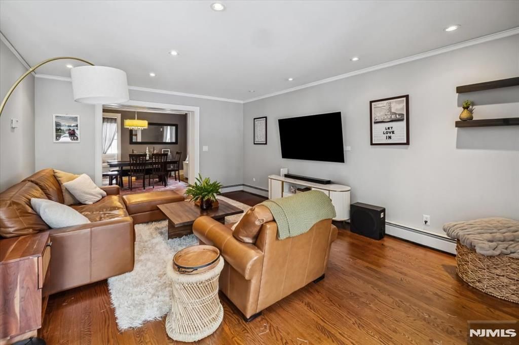 Photo of 138 Chestnut Ridge Road, Saddle River, NJ 07458 (MLS # 26005427)