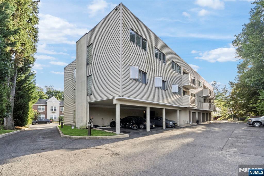 24 Crest Street 2C