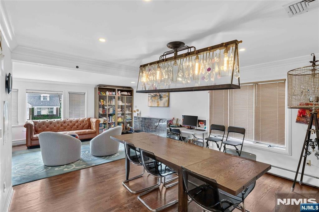 1235 Briar Way
