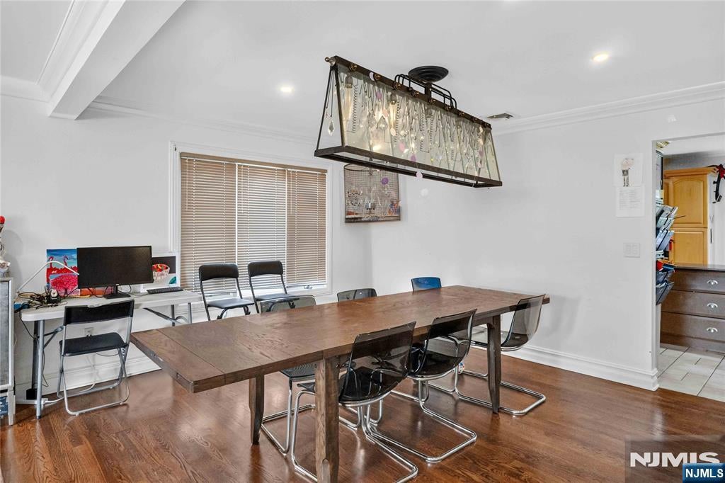 1235 Briar Way