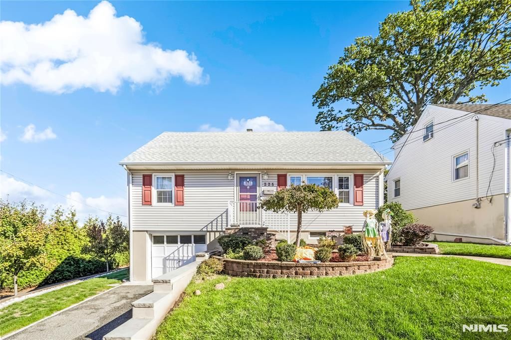 Photo of 225 Marlboro Road, Wood Ridge, NJ 07075 (MLS # 25037713)