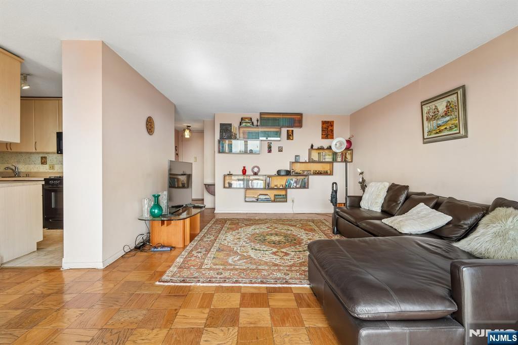555 North Avenue 10-G
