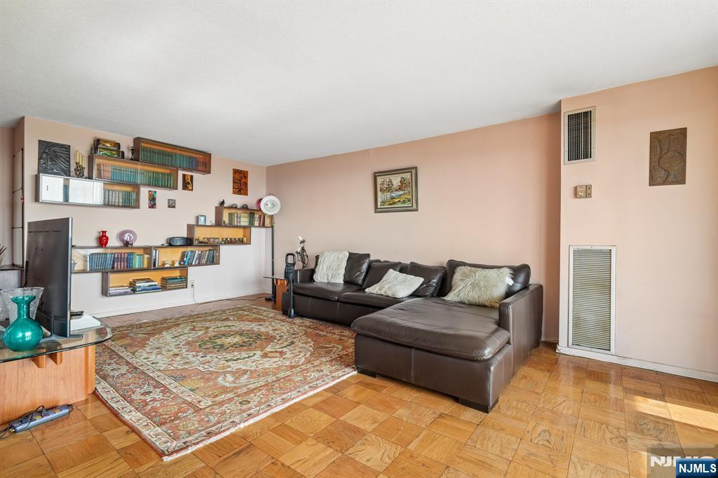 555 North Avenue 10-G
