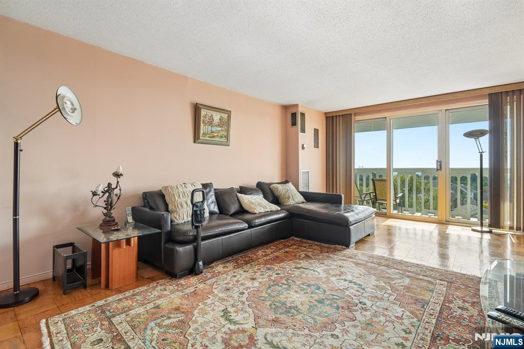 555 North Avenue 10-G
