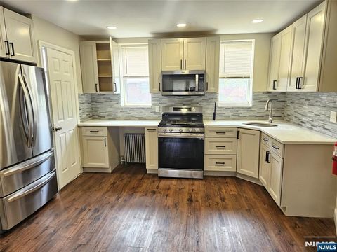 Photo of 500 Brinckerhoff Ave #2, Fort Lee, NJ 07024 (MLS # 26014805)