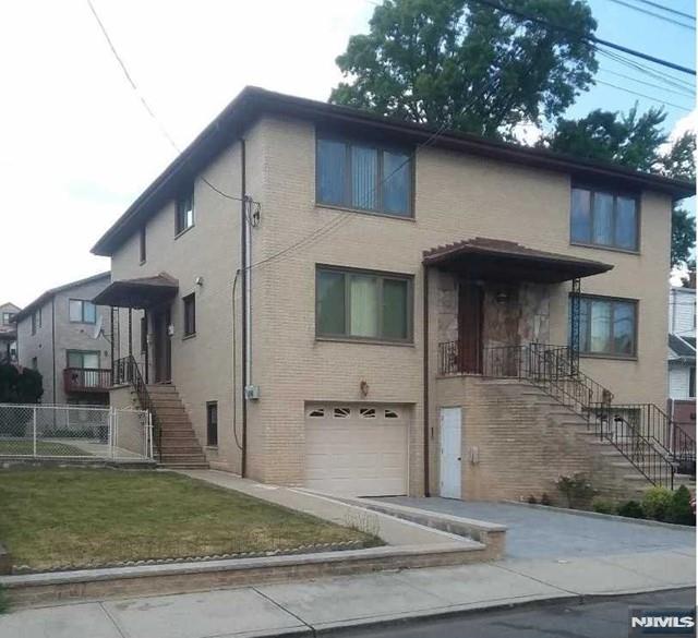 2487 7th St Left Side, Fort Lee, New Jersey - 3 Bedrooms  
2 Bathrooms  
6 Rooms - 