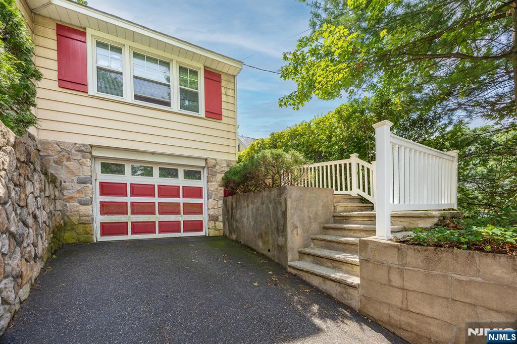 225 Jackson Avenue