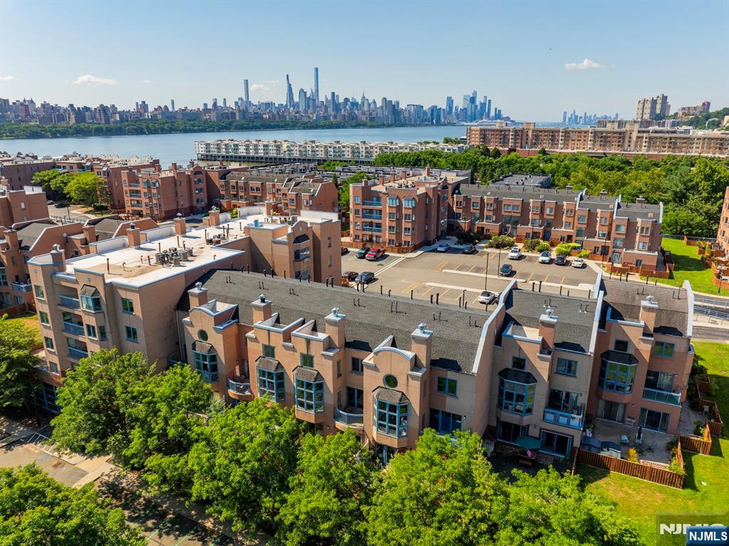 312 Franklin Court L312