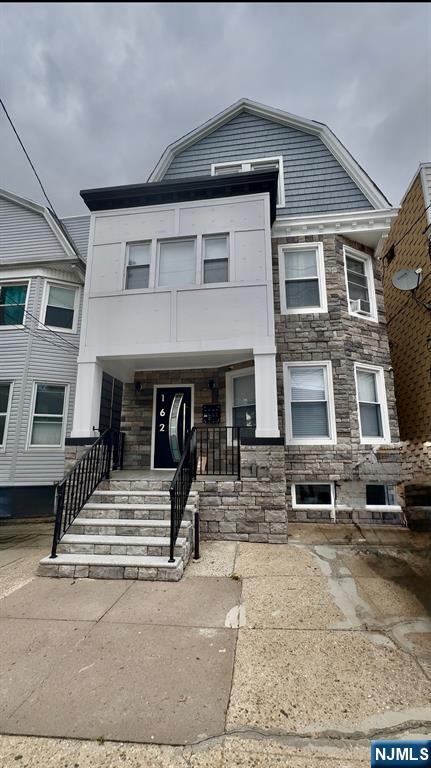 Property for Sale at 162 Glenwood Avenue, Jersey City, New Jersey - Bedrooms: 7 
Bathrooms: 3 
Rooms: 22  - $1,500,000