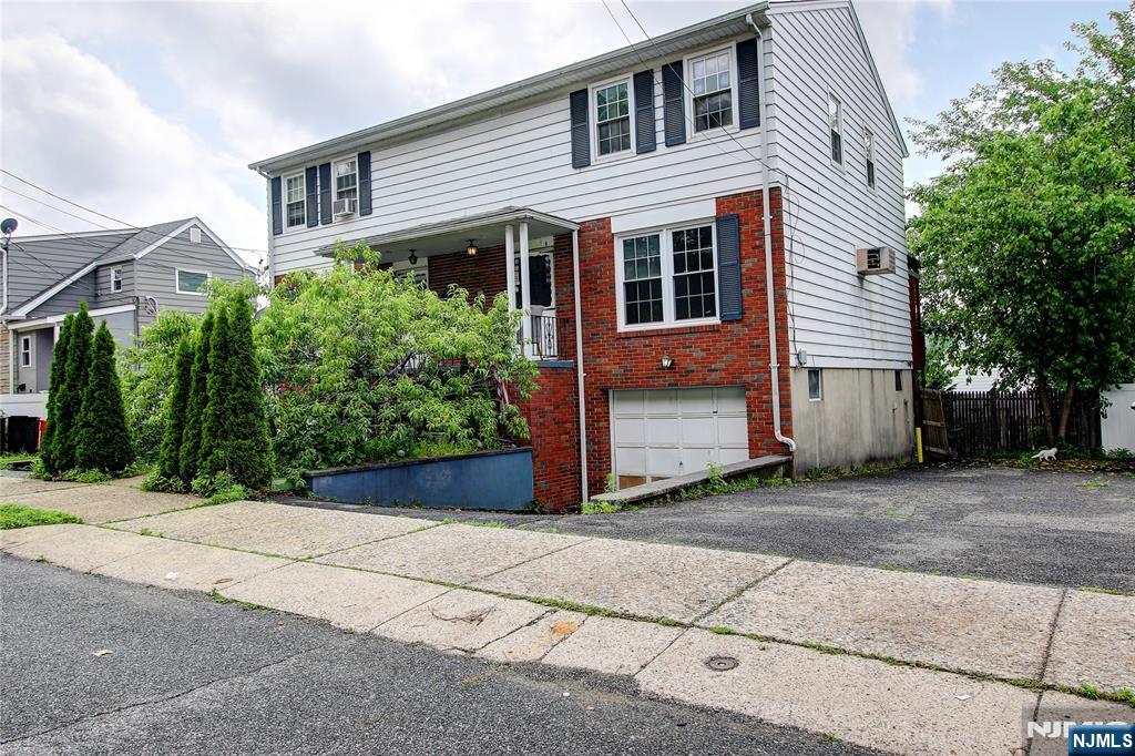 76 MARCELLUS Avenue
