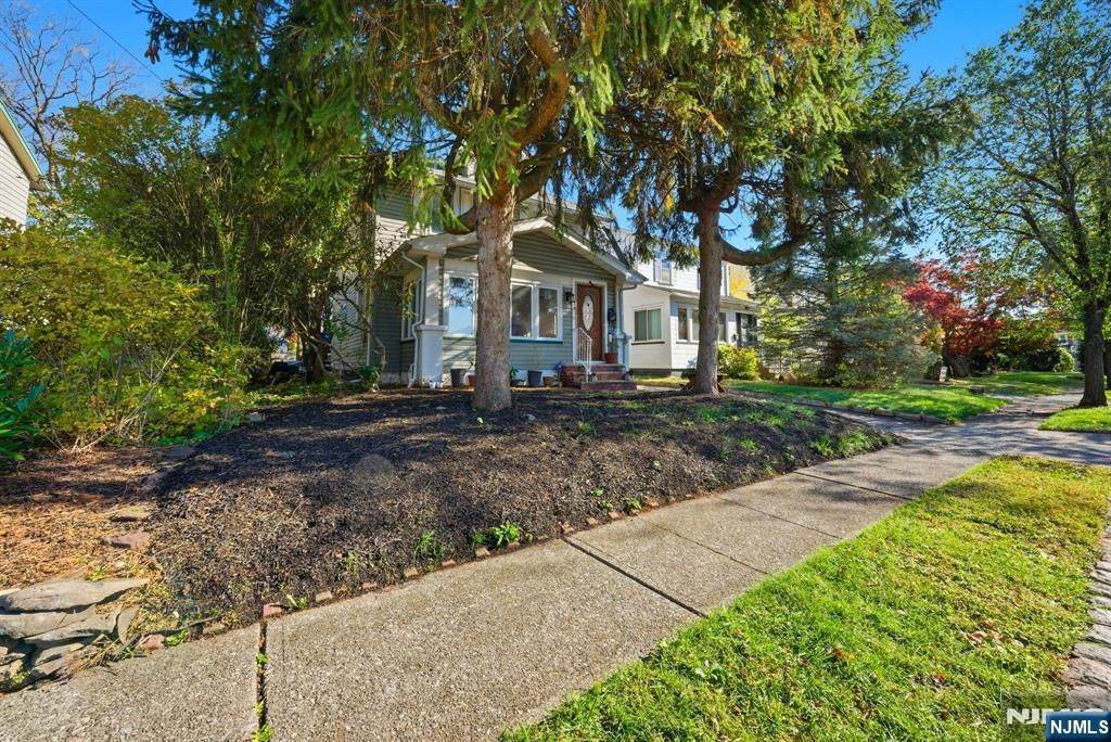 Photo of 29 Enfield Avenue, Montclair, NJ 07042 (MLS # 25039644)