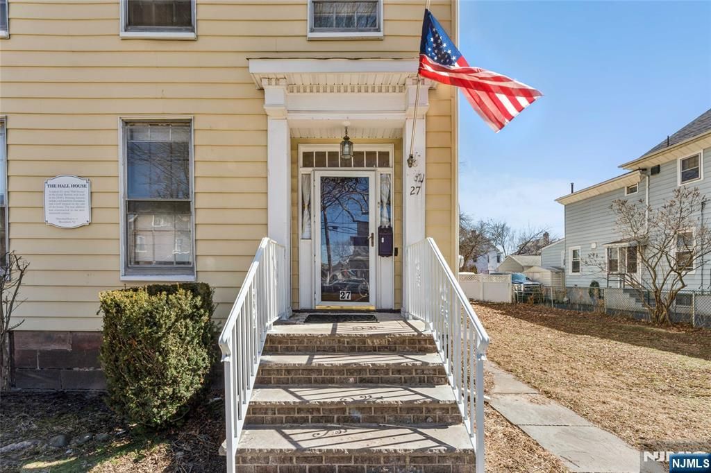 Photo of 27 Oakland Avenue, Bloomfield, NJ 07003 (MLS # 26007839)