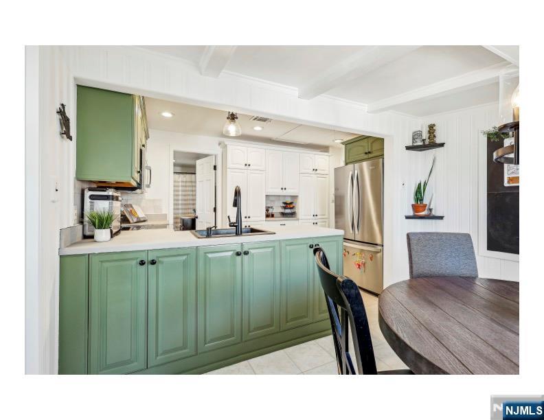 Mount Arlington Boro, New Jersey 07856, United States, 2 Bedrooms Bedrooms, ,1 BathroomBathrooms,Residential,Pending,93109