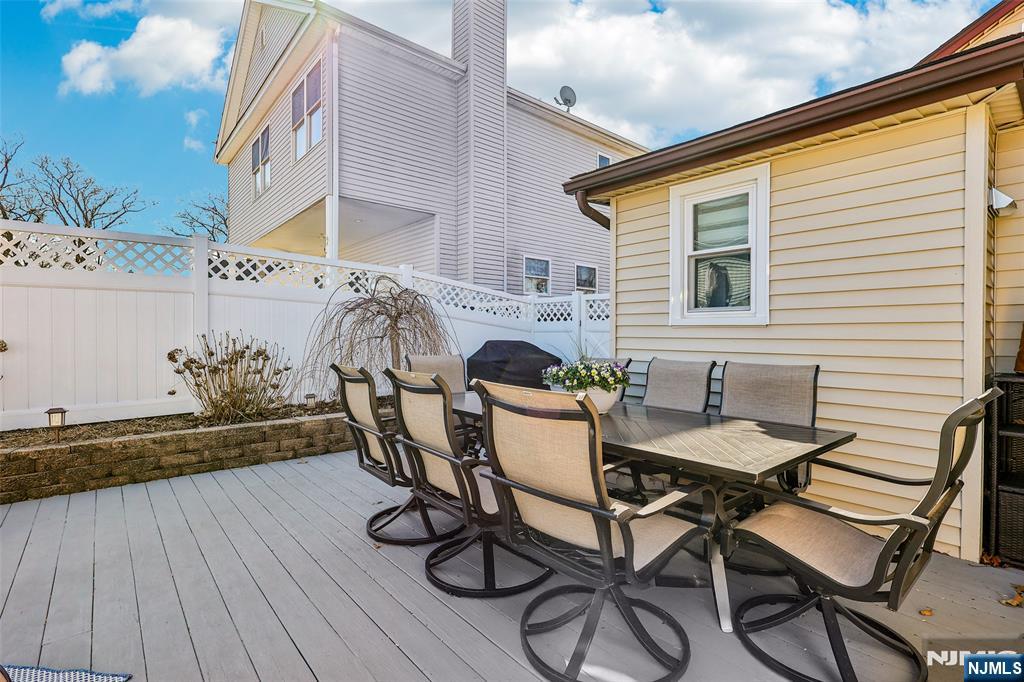 Mount Arlington Boro, New Jersey 07856, United States, 2 Bedrooms Bedrooms, ,1 BathroomBathrooms,Residential,Pending,93109