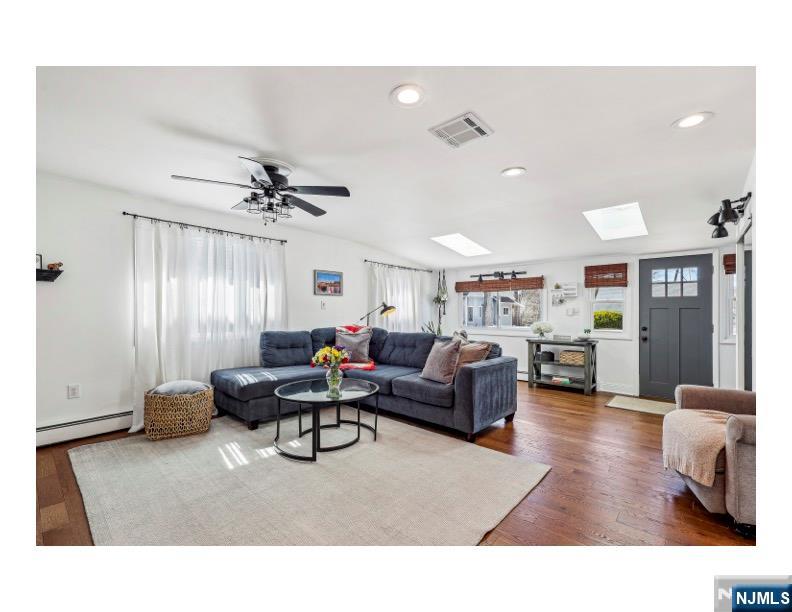 Mount Arlington Boro, New Jersey 07856, United States, 2 Bedrooms Bedrooms, ,1 BathroomBathrooms,Residential,Pending,93109