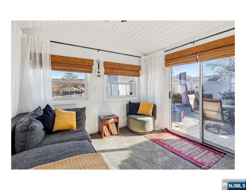 Mount Arlington Boro, New Jersey 07856, United States, 2 Bedrooms Bedrooms, ,1 BathroomBathrooms,Residential,Pending,93109