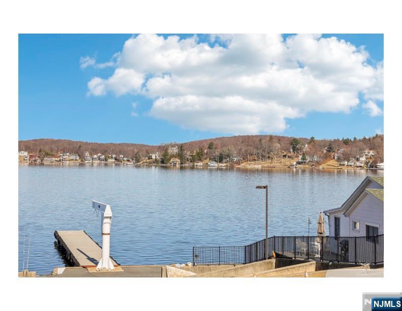 Mount Arlington Boro, New Jersey 07856, United States, 2 Bedrooms Bedrooms, ,1 BathroomBathrooms,Residential,Pending,93109