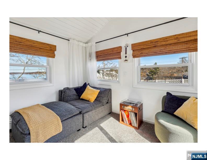 Mount Arlington Boro, New Jersey 07856, United States, 2 Bedrooms Bedrooms, ,1 BathroomBathrooms,Residential,Pending,93109