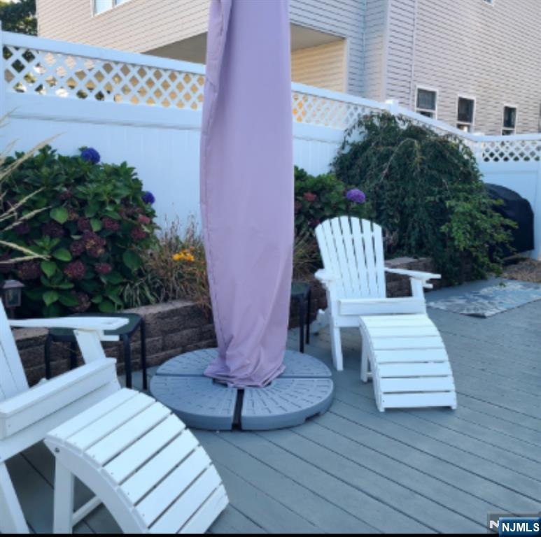 Mount Arlington Boro, New Jersey 07856, United States, 2 Bedrooms Bedrooms, ,1 BathroomBathrooms,Residential,Pending,93109