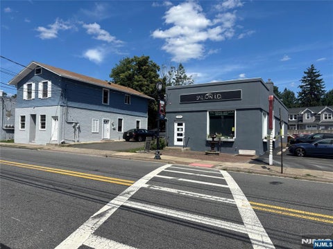 Photo of 208 Godwin Avenue, Midland Park, NJ 07432 (MLS # 26031450)