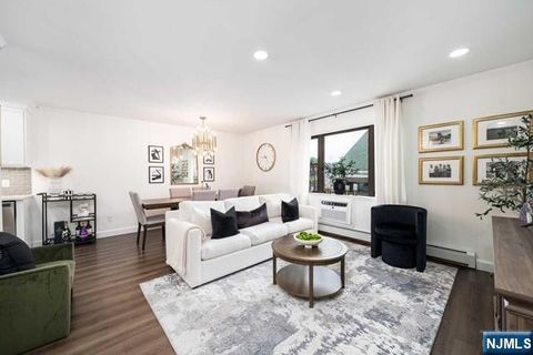 Photo of 141 Park AVE #8-A, East Rutherford, NJ 07073 (MLS # 26018405)