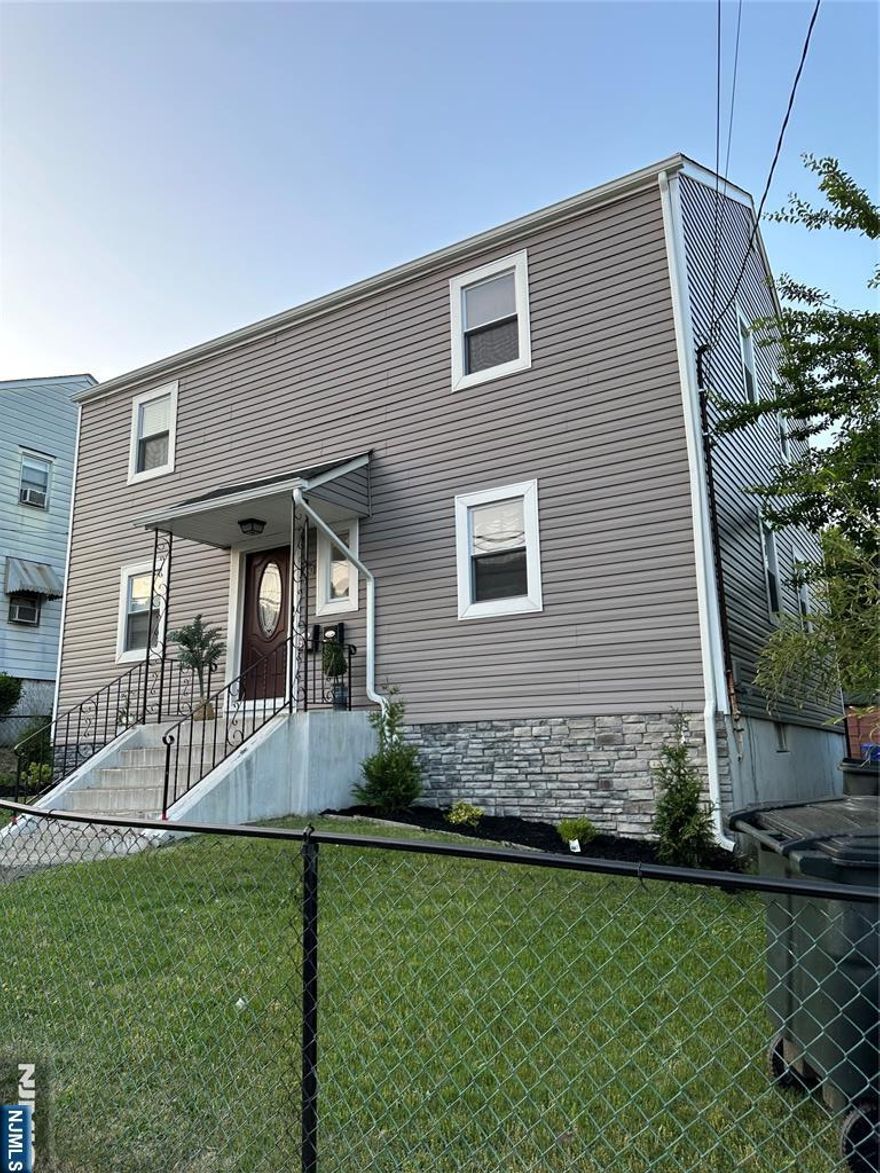 Beautiful Clean three-bedrom apartment (second floor) Living Room Eat-in-Kitchen, close to Laundry, ShopRite, Park, Hospital and public transportation. Perfect for commuters, this bright unit offers convenience and comfort with easy access to everything you need. Don't miss out on this fantastic rental opportunity. Sec. 8 Welcome, No Pets No Smoking.