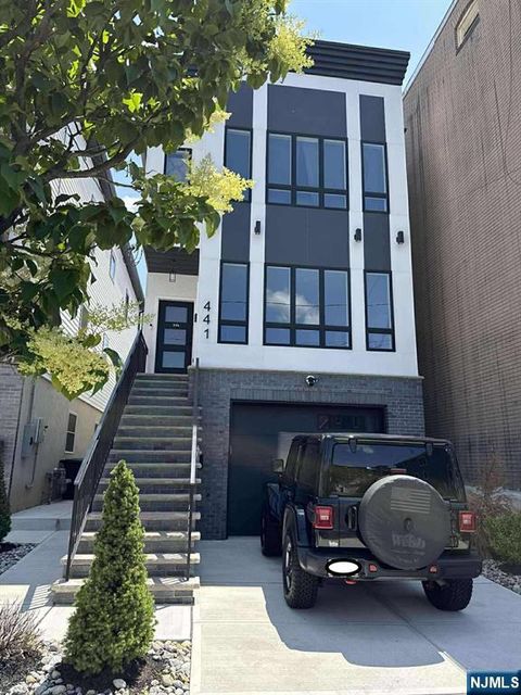 441 John Street East Newark NJ 07029