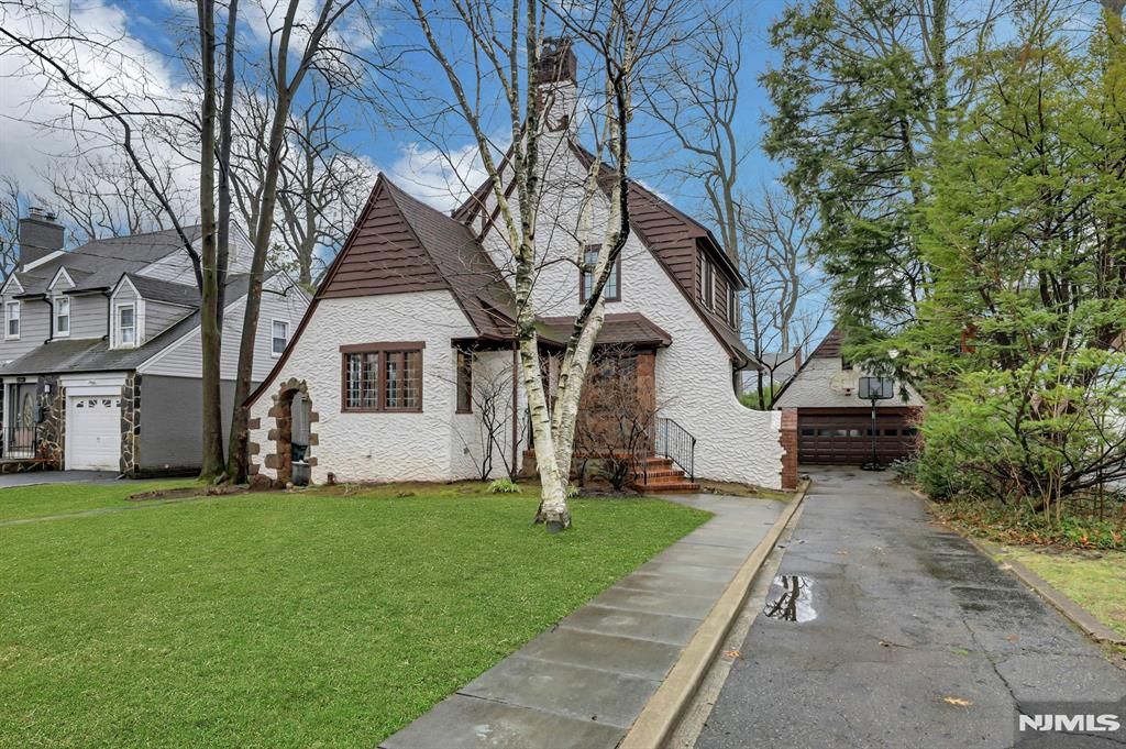 Photo of 300 Churchill Road, Teaneck, NJ 07666 (MLS # 26008714)